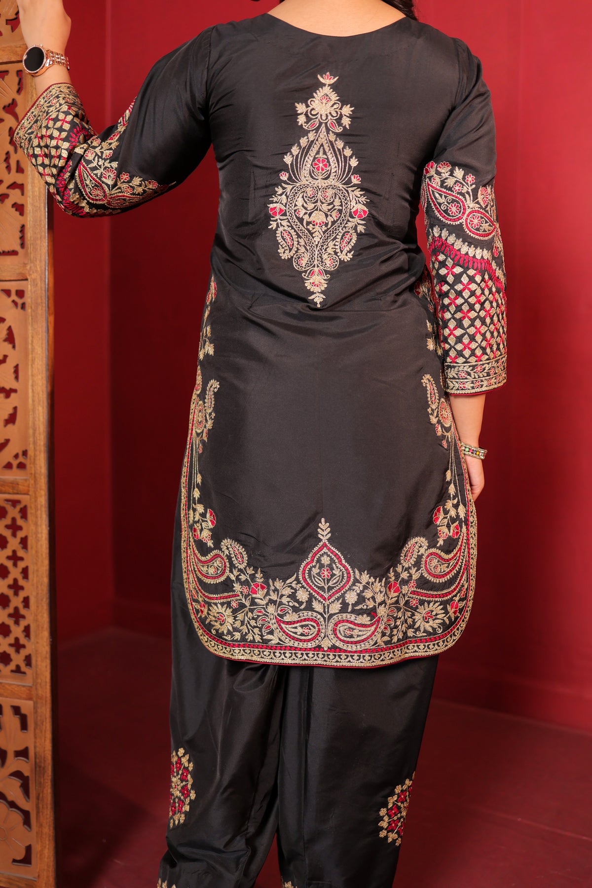 Ebony Paisley Kurta Set
