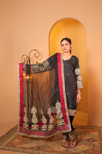 Noir Zardozi Kurta Set