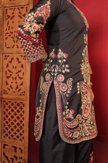 Ebony Paisley Kurta Set
